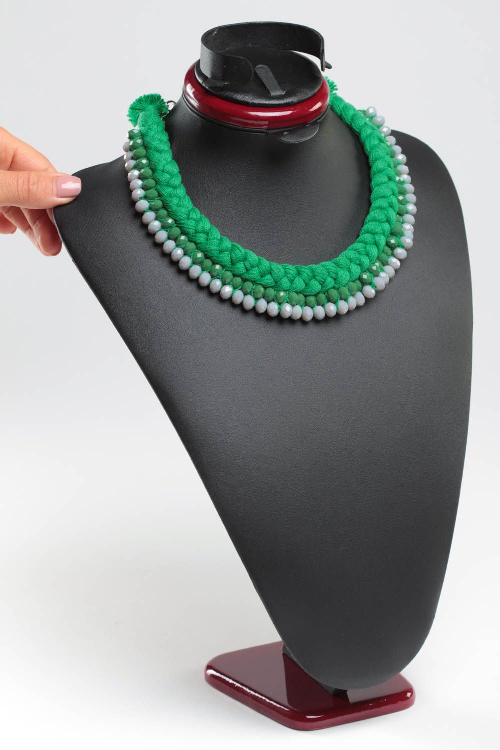 Колье коса ручной работы украшение на шею модная бижутерия зеленое с бусинами фото 5
