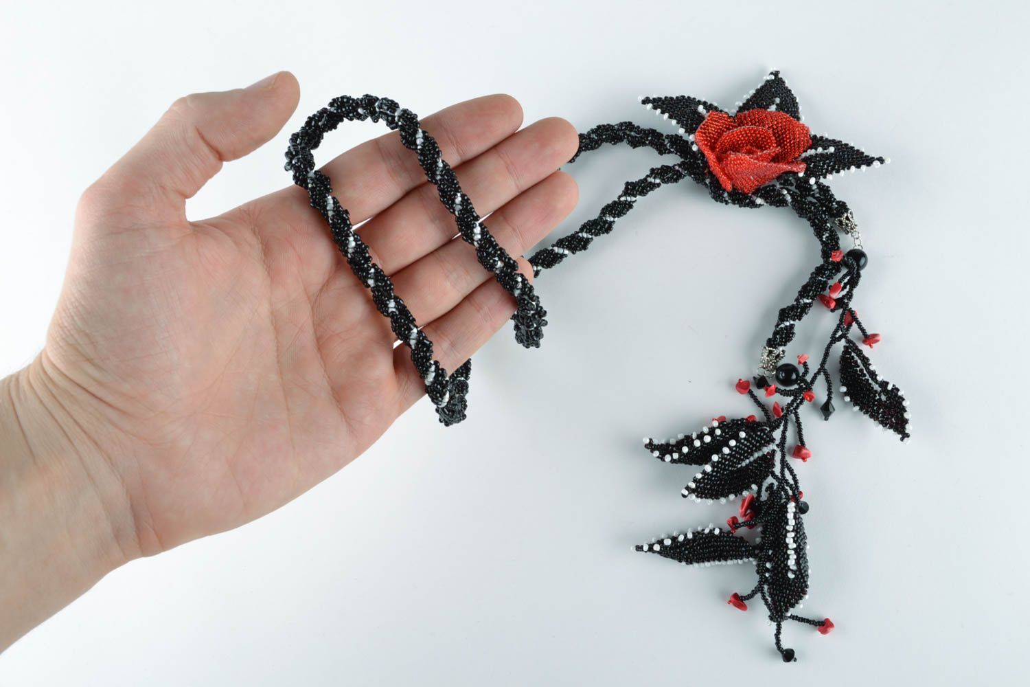 Collana di perline fatta a mano originale di moda bigiotteria da donna
 foto 3