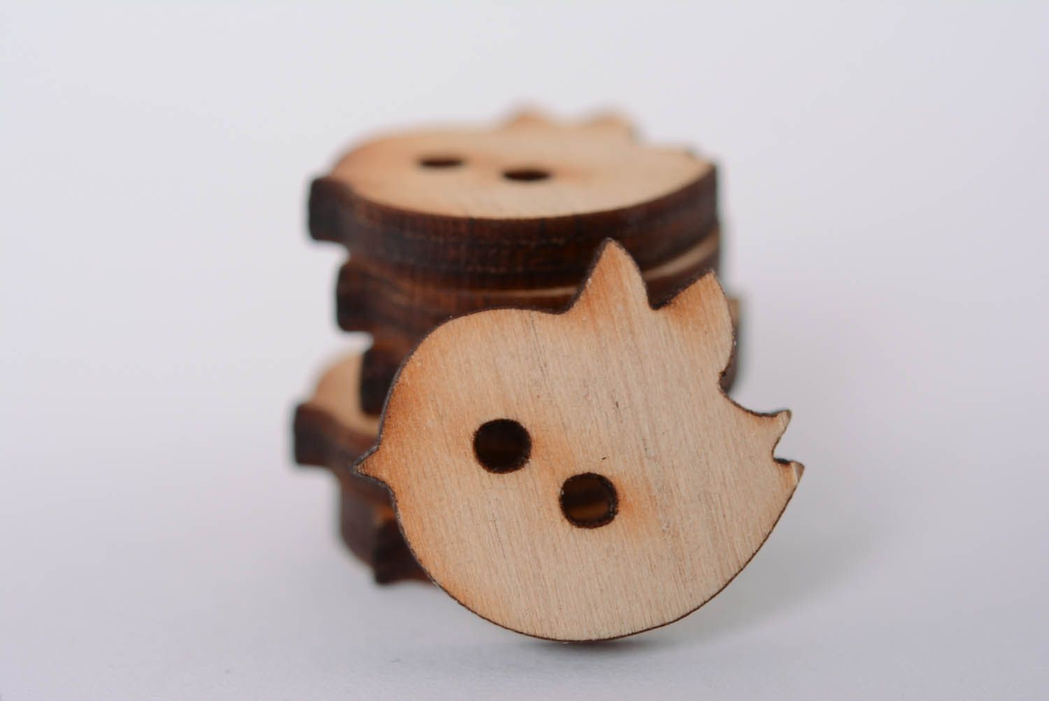 Handmade Knopf aus Holz Vogel foto 5