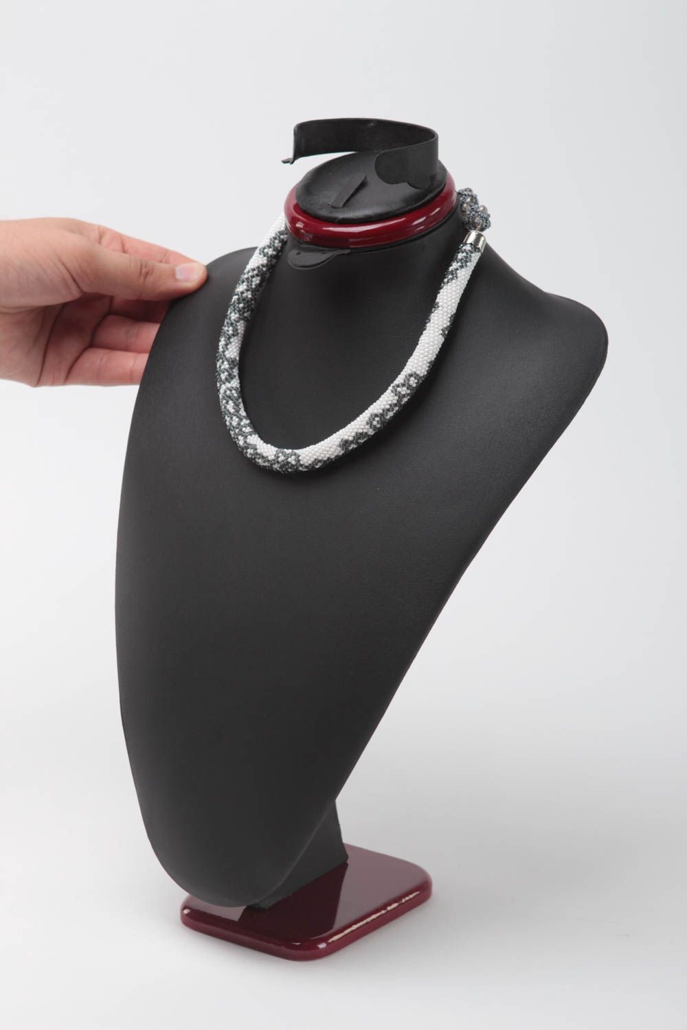 Collier spirale Bijou fait main blanc gris perles rocaille Accessoire femme photo 5