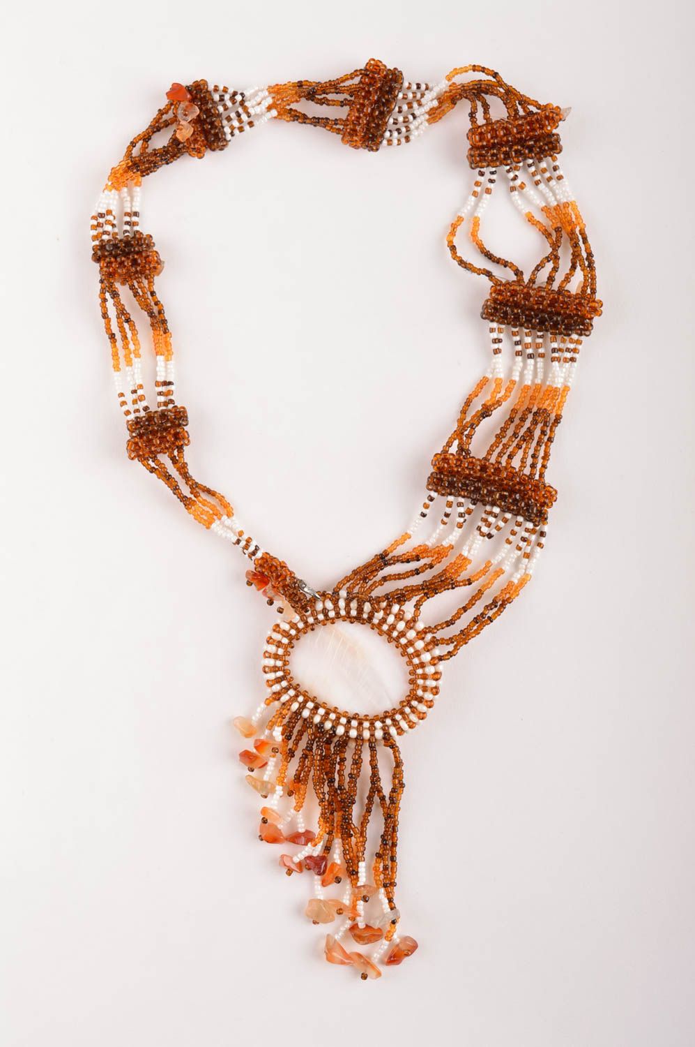 Collana di perline fatta a mano originale bigiotteria da donna colore marrone foto 2