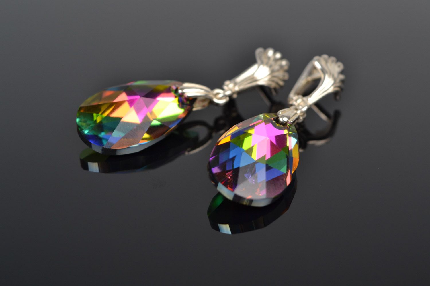 Handgemachte Ohrringe mit Kristallen und metallischer Fourniture abendlich schön foto 3