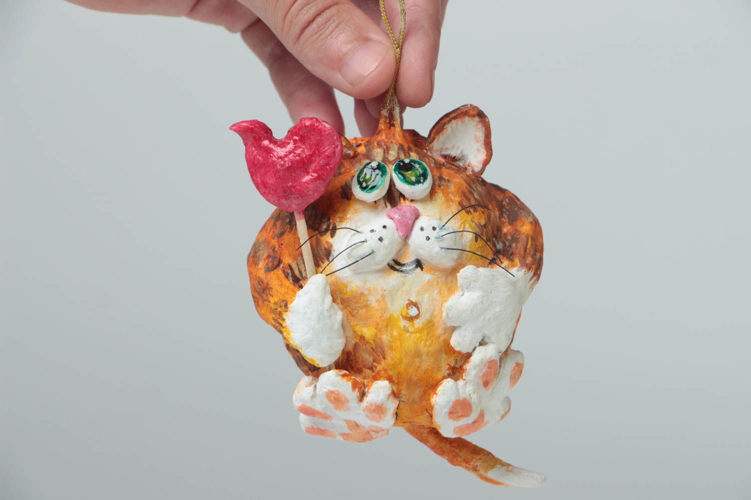 Colgante decorativo artesanal pintado de papel maché con forma de gato pelirrojo foto 5