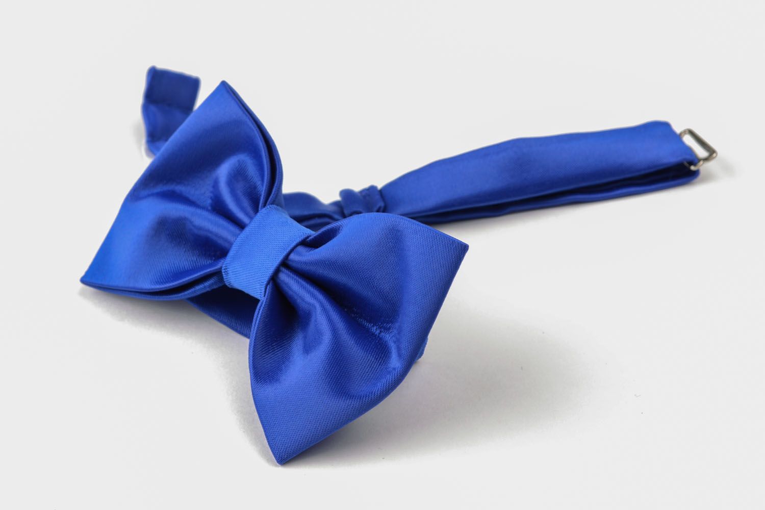 Gravata-borboleta artesanal azul elegante  foto 3
