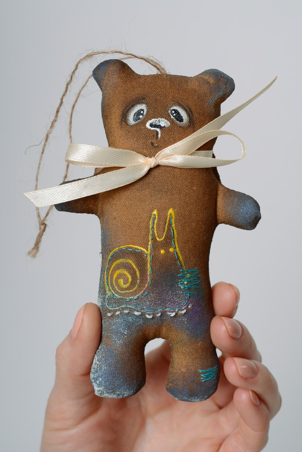 Peluche à suspendre ours en coton faite main décorative imprégnée de café photo 3