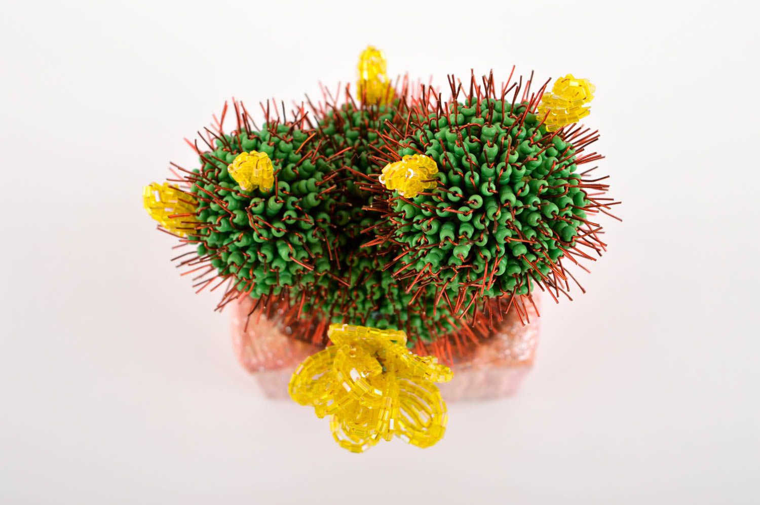 Кактус из бисера ручной работы композиция из бисера в вазоне цветы из бисера фото 5