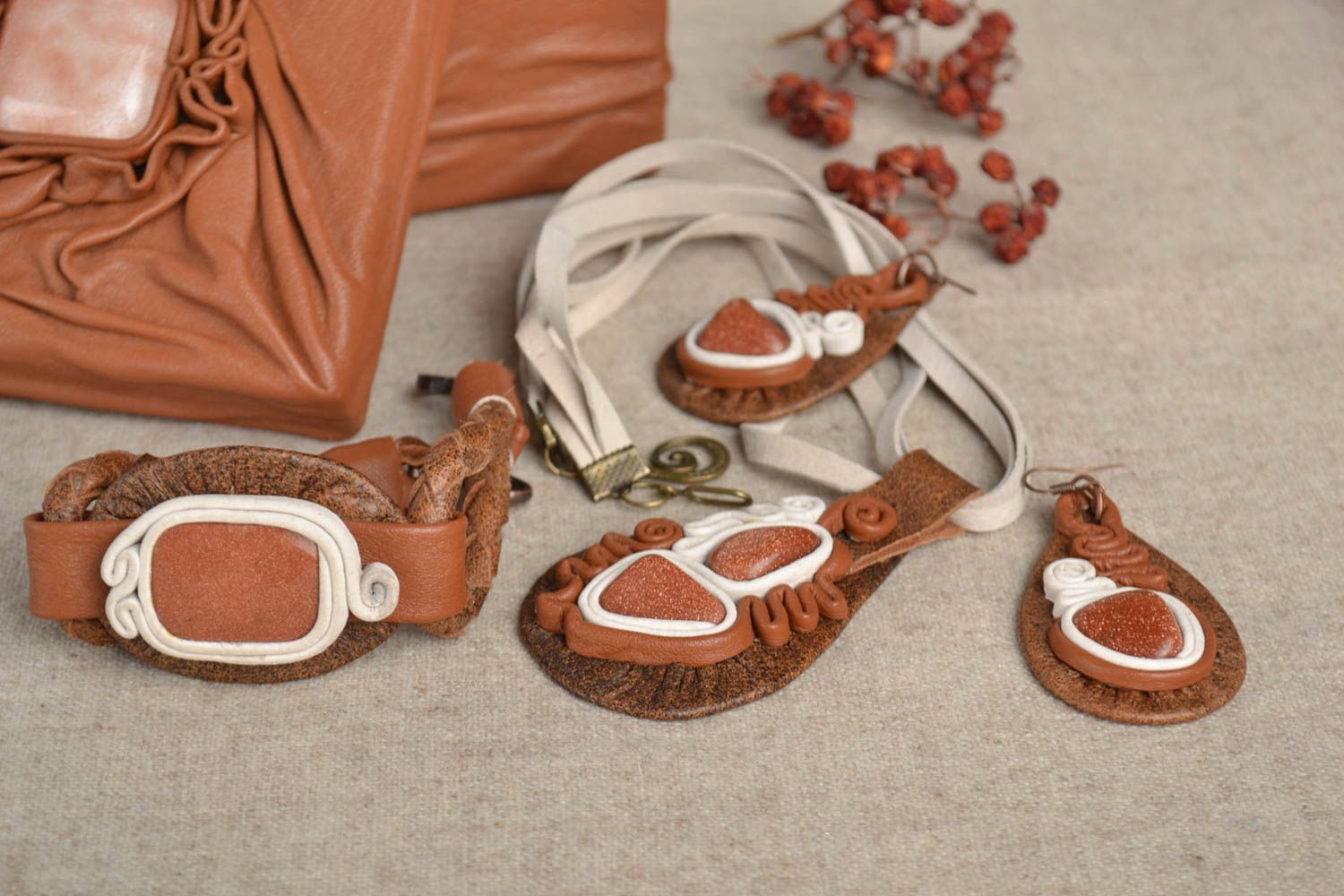 Accesorios de moda artesanales pendientes pulsera original y colgante artesanal foto 1