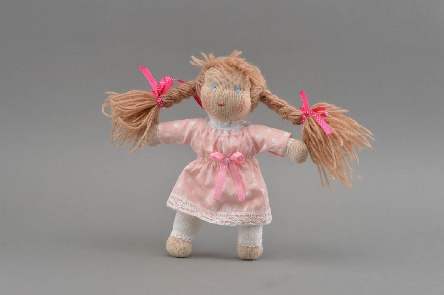 Juguete infantil regalo para niña muñeca artesanal de telas naturales foto 2