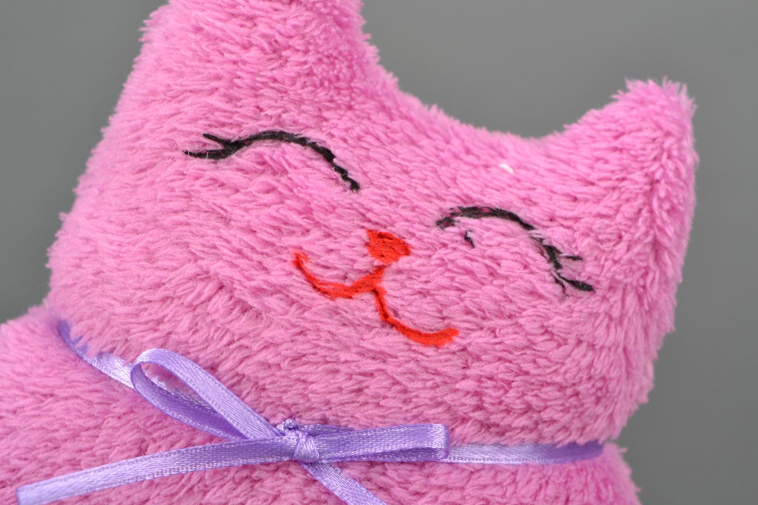 Jouet décoratif en tissu fait main Chat rose photo 3