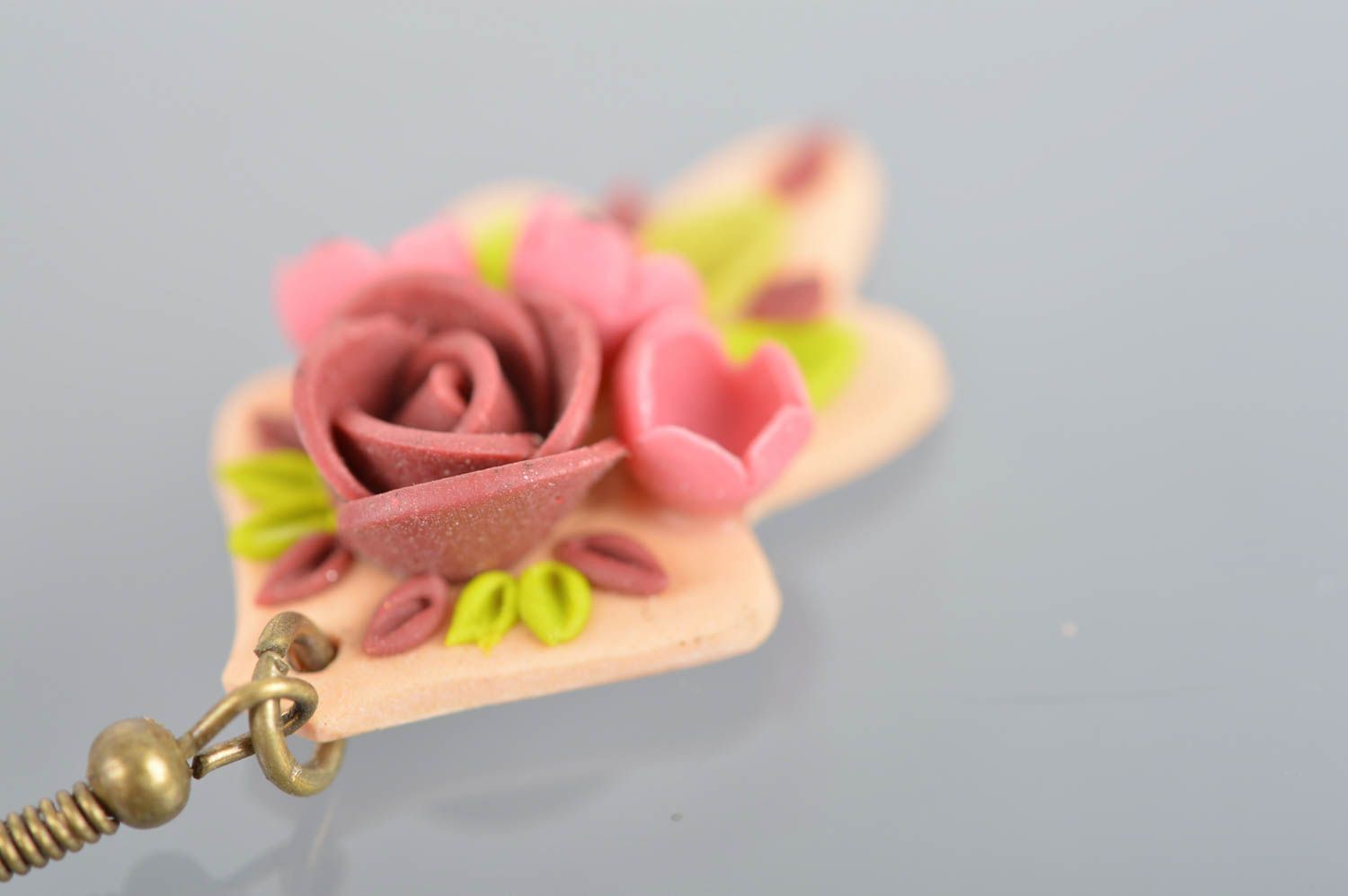 Boucles d'oreilles pendantes en pâte polymère faites main originales Fleurs photo 4