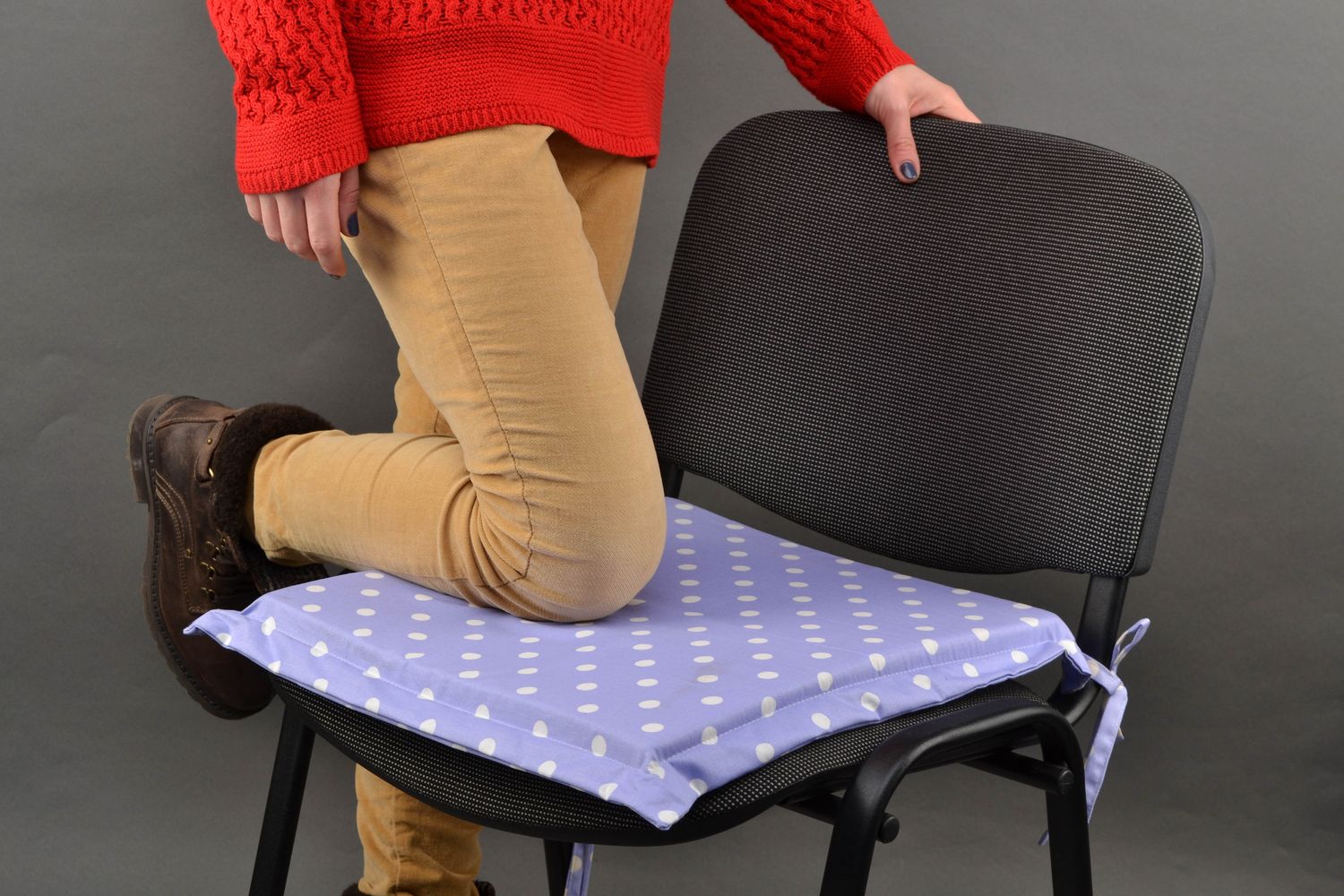 Polka dot fabric flat chair pad photo 1
