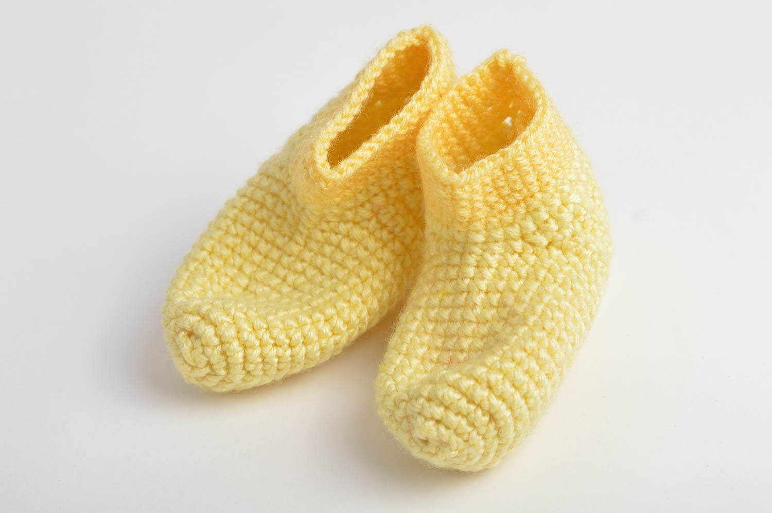 Warme handgefertigte Schuhe gehäkelte Babyschuhe Geschenke für Kleinkinder schön foto 5