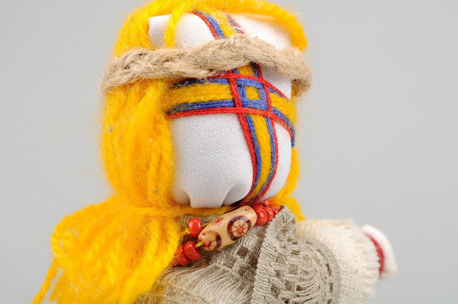Bambola slava di stoffa fatta a mano amuleto talismano giocattolo etnico foto 5