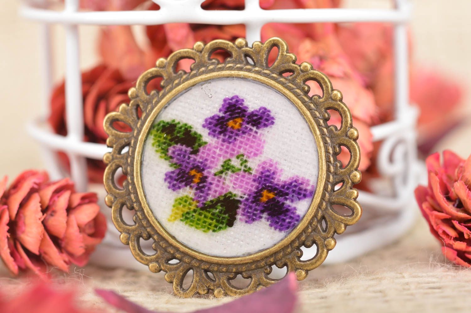 Broche fleur Bijou fait main Accessoire femme violettes cadeau insolite photo 1
