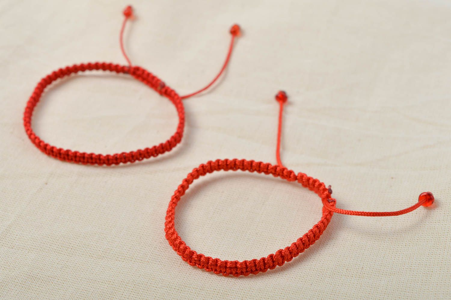 Bracelets textiles fils rouges Bijoux fait main Accessoires enfant 2 pièces photo 1