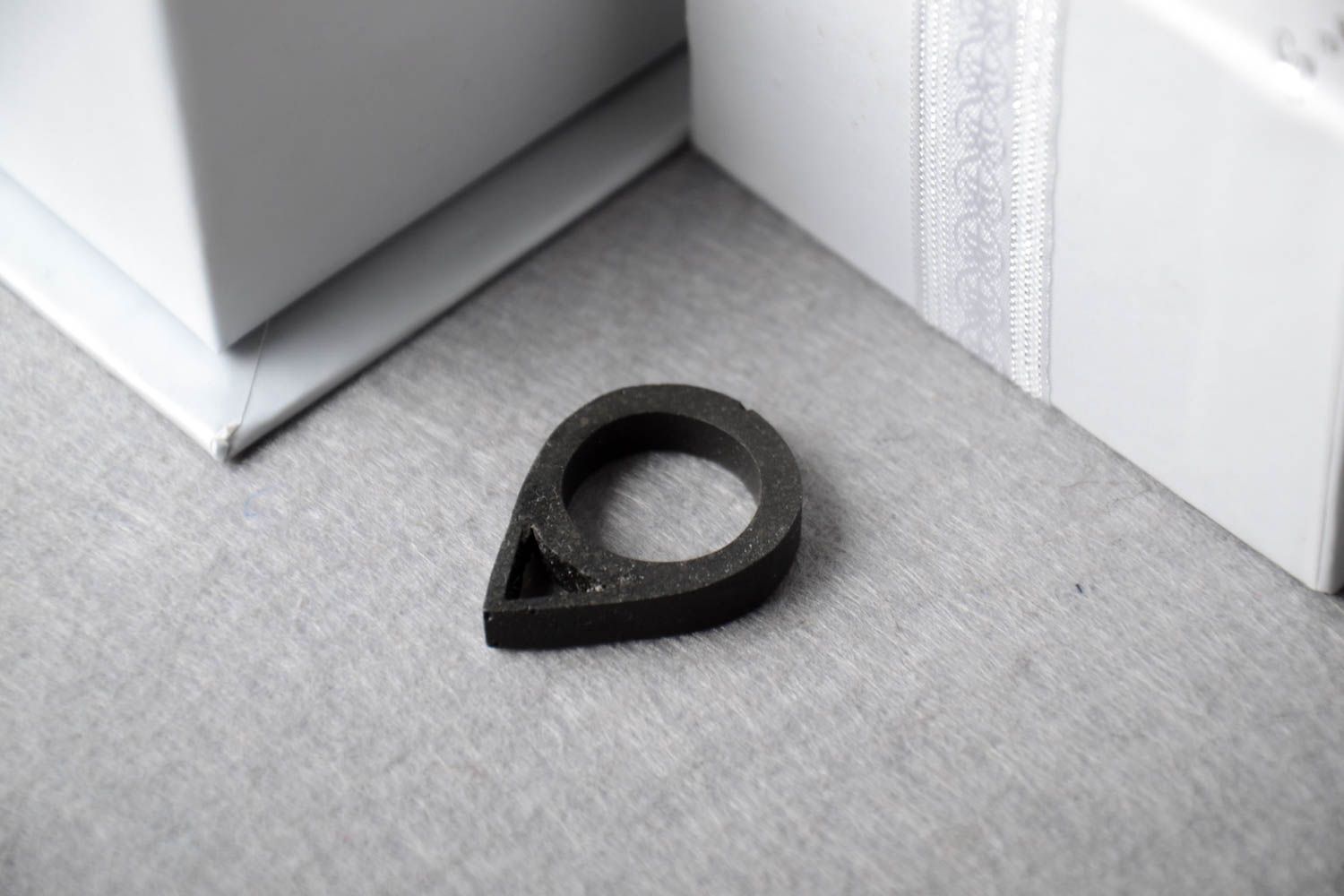 Черное кольцо ручной работы каплевидное необычное кольцо изящное модное кольцо фото 1