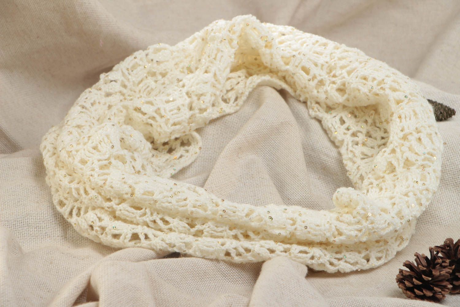 Durchbrochener weißer gehäkelter handgemachter Schal für Mantel stilvoll foto 1