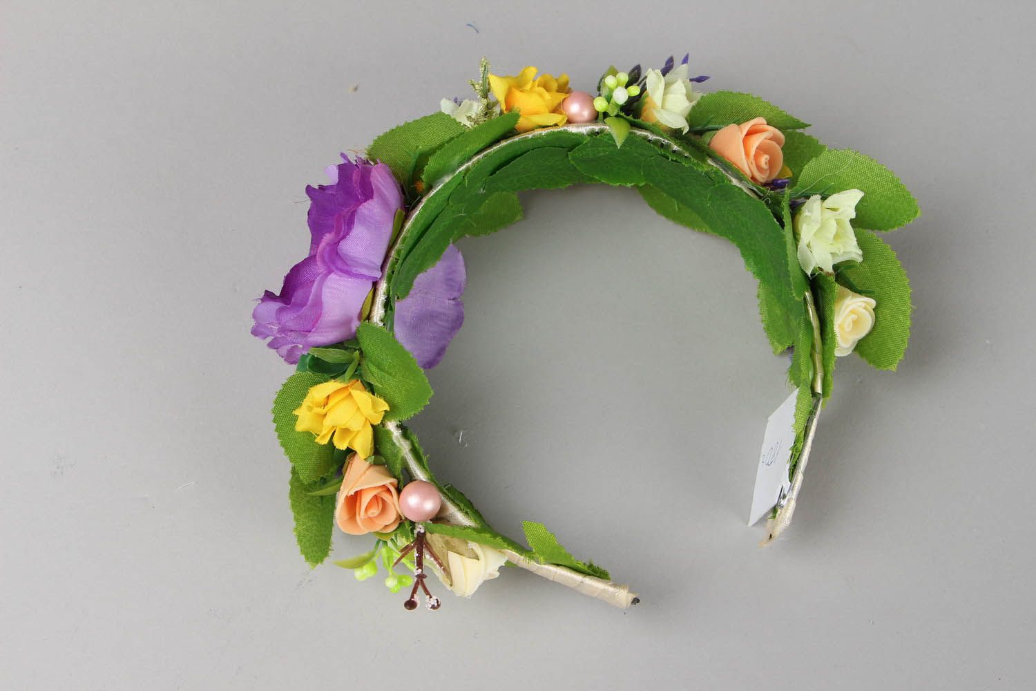 Hairband made of artificial flowers photo 3