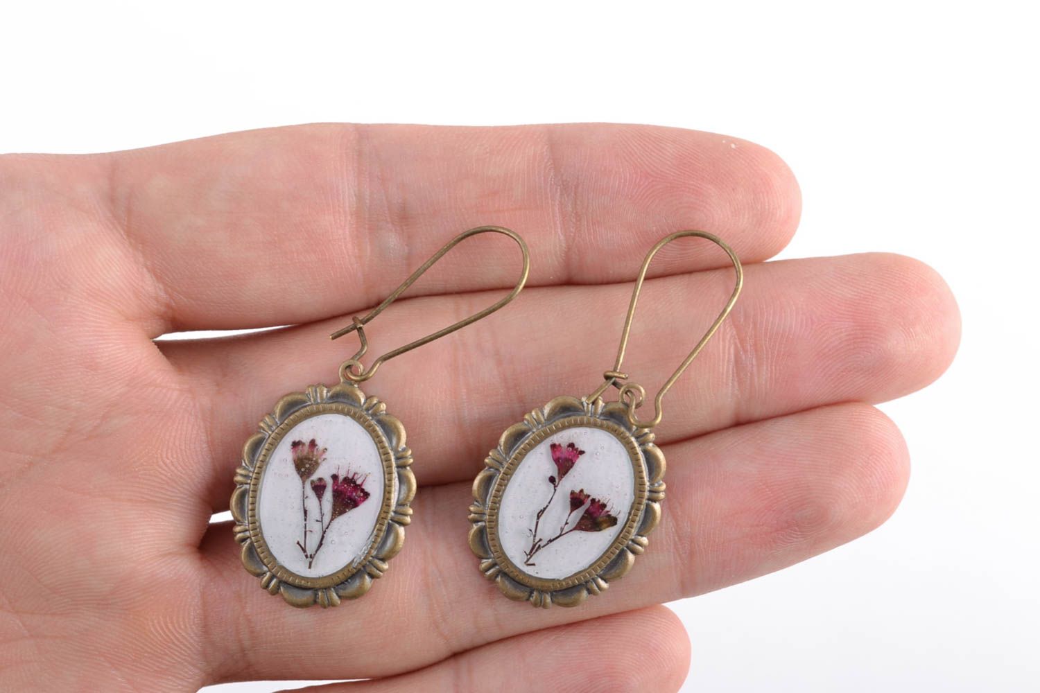 Oval earrings with dried flowers coated with epoxy photo 2