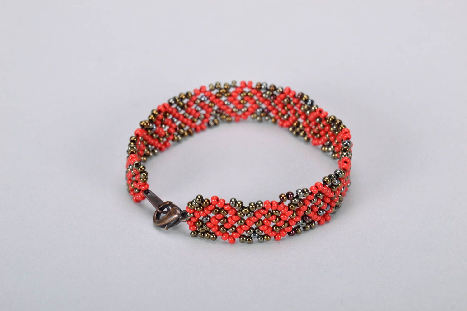 Beaded bracelet with pattern photo 2