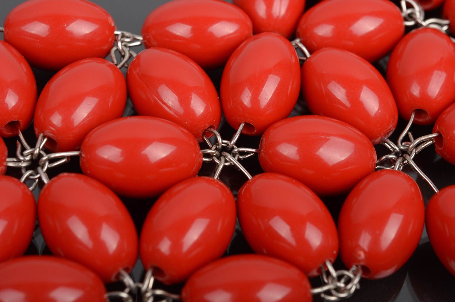 Gros collier Bijou fait main perles plastiques rouges chaîne Cadeau femme photo 3