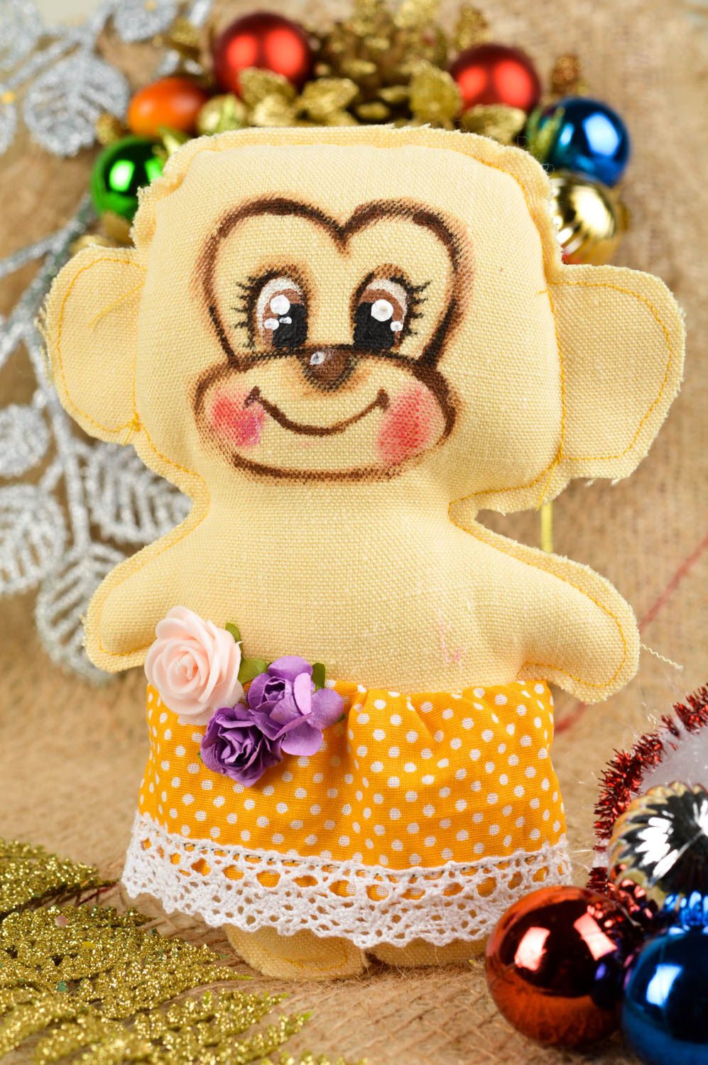 Игрушка ручной работы игрушка обезьянка в платье оригинальная игрушка из хлопка фото 1