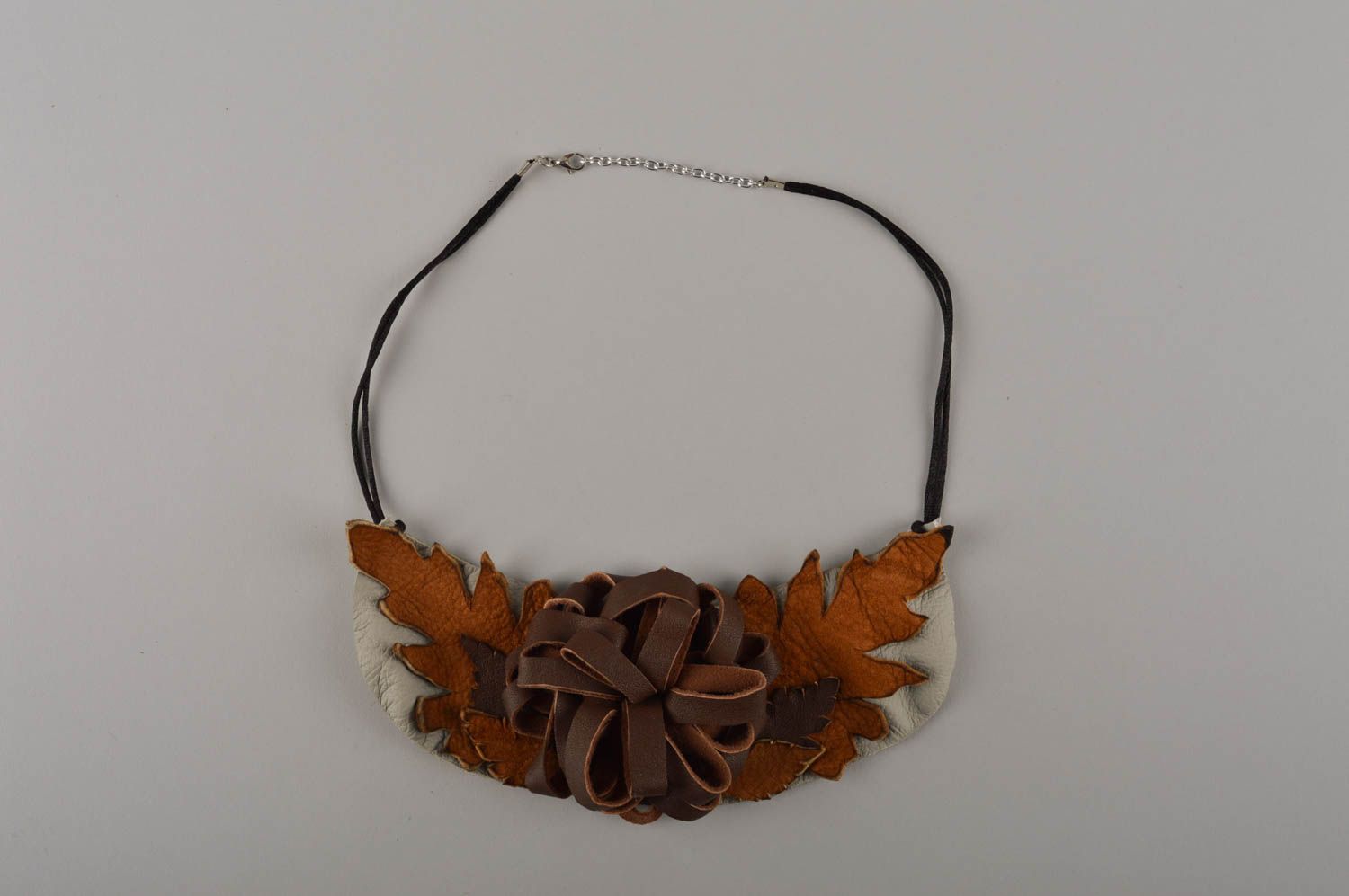 Collier en cuir Bijou fait main en forme de feuilles et fleur Cadeau femme photo 2
