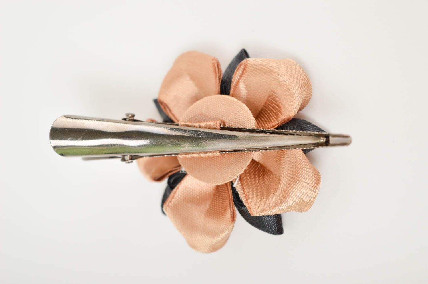 Заколка с цветком ручной работы аксессуар для волос элитная бижутерия цветок фото 4