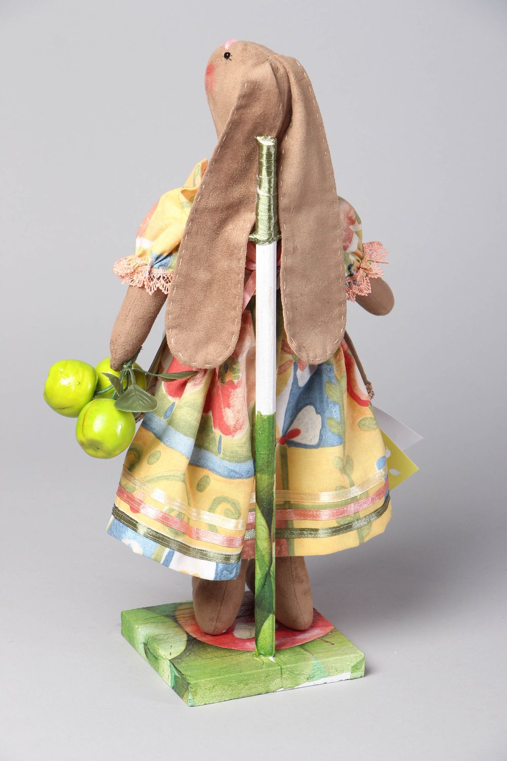 Авторская мягкая кукла на подставкe Зайка-хозяйка фото 3