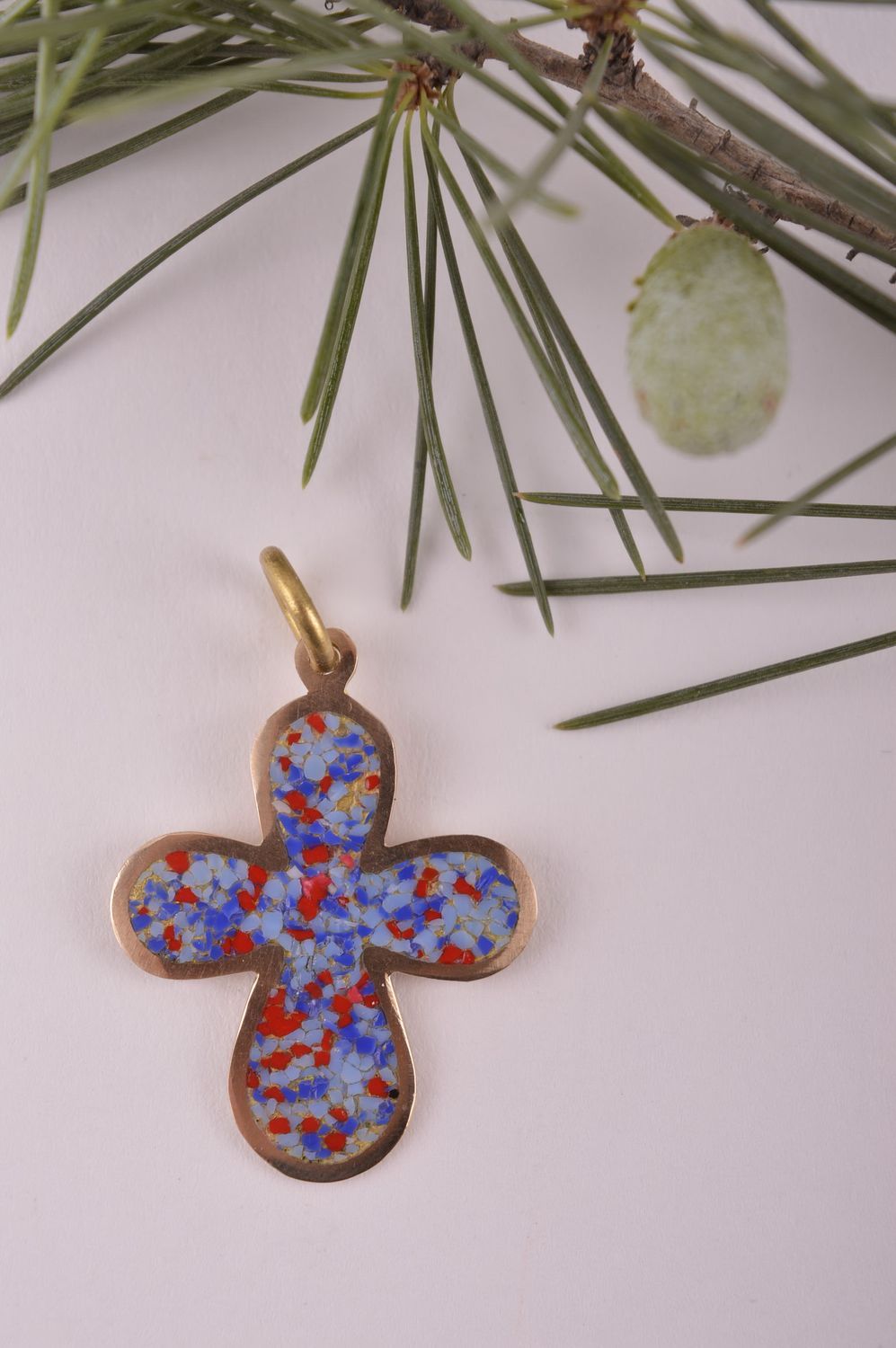 Крестик с камнями handmade подвеска на шею украшение из латуни и самоцветов фото 1