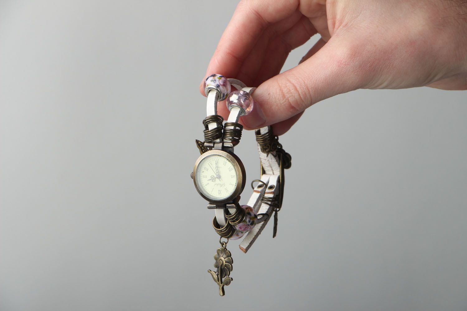 Orologio da polso fatto a mano di pelle e ottone accessorio in stile lampwork foto 4