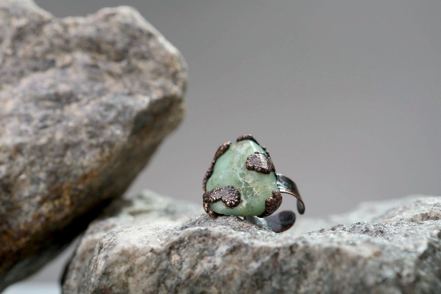 Ring made of chrysoprase photo 3