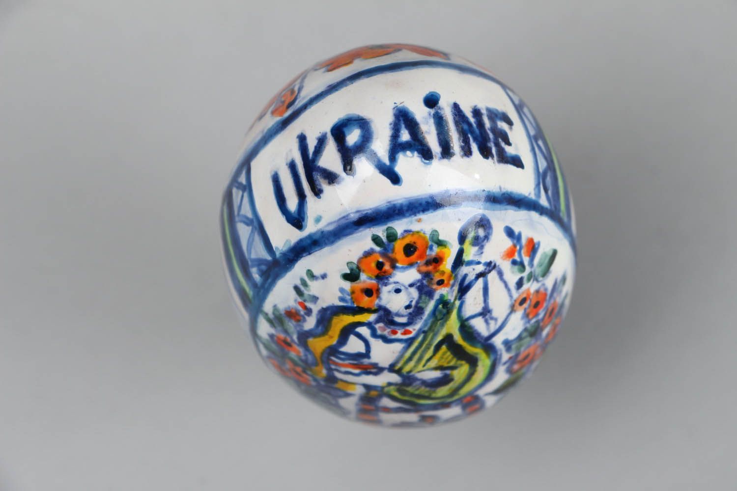 Керамическое яйцо на подставке Украинка фото 3