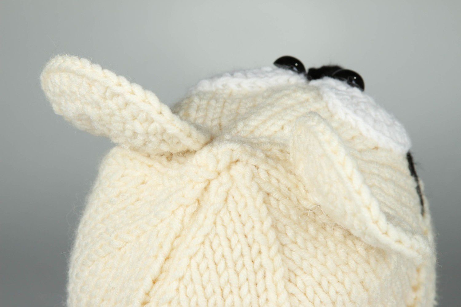 Bonnet tricoté souris blanche rouge fait main photo 4