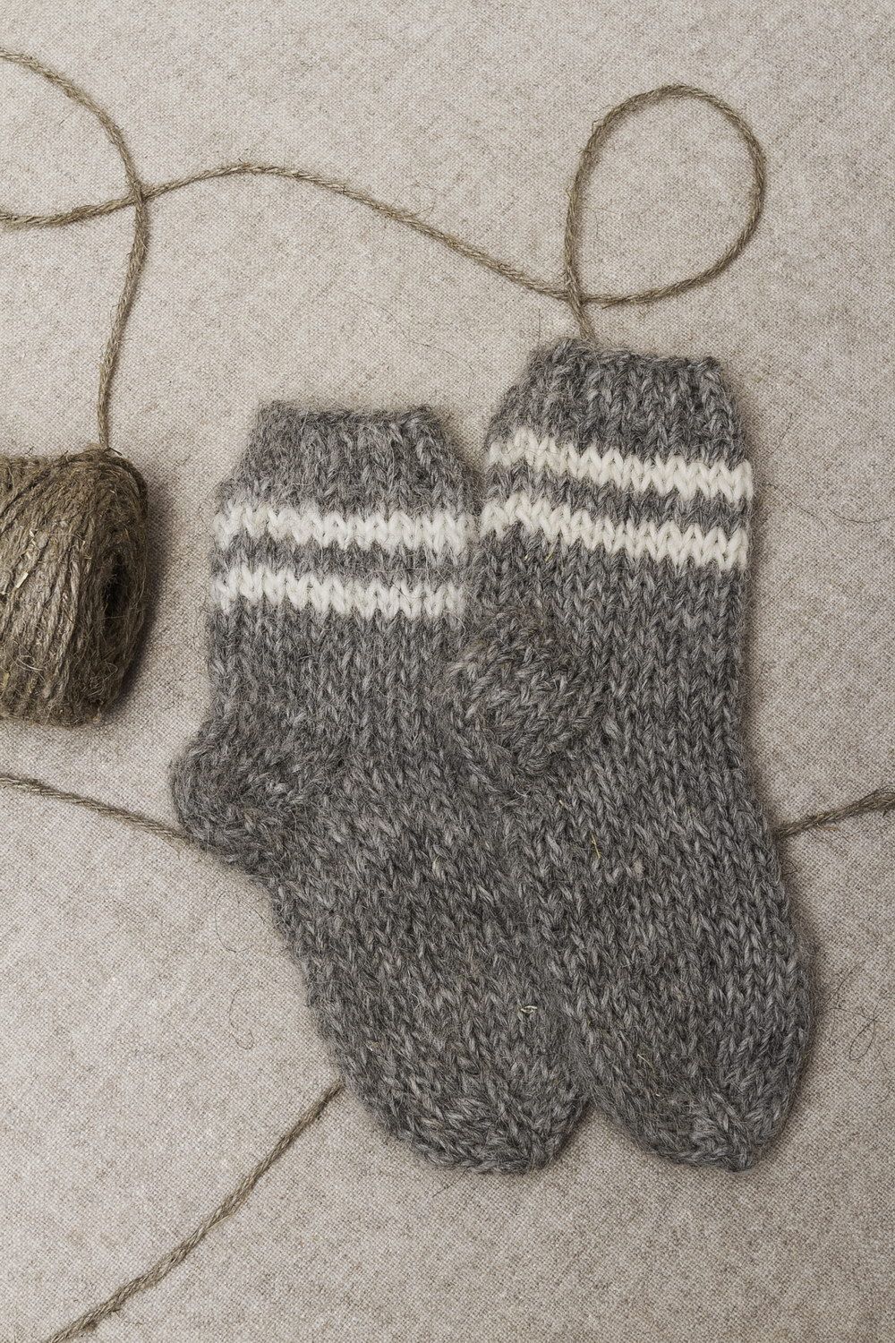 Chaussettes d'enfant en laine grises photo 1