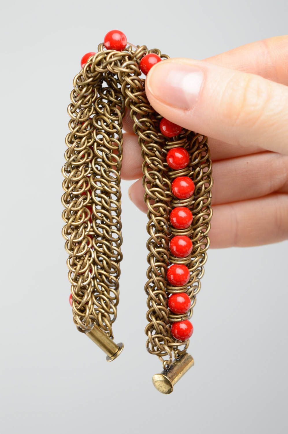 Handmade Armband aus Metall in Webtechnik mit roten Perlen  foto 3
