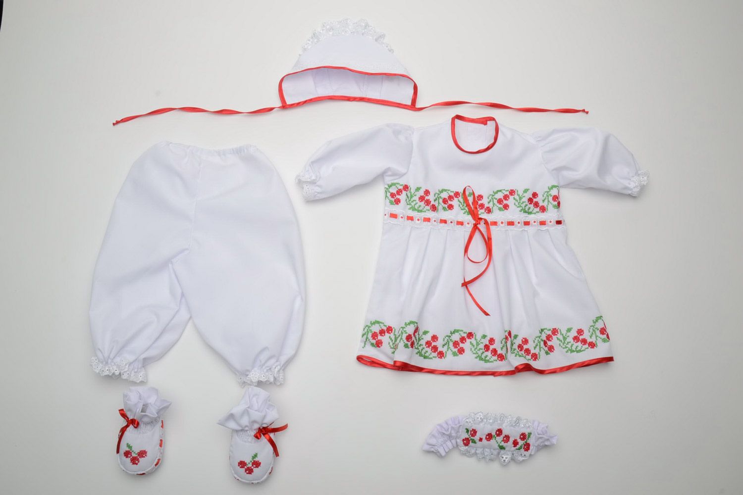 Handmade Baby Kleidung Set für Mädchen Babyschuhe Kleid Hose Haube und Haarband  foto 4