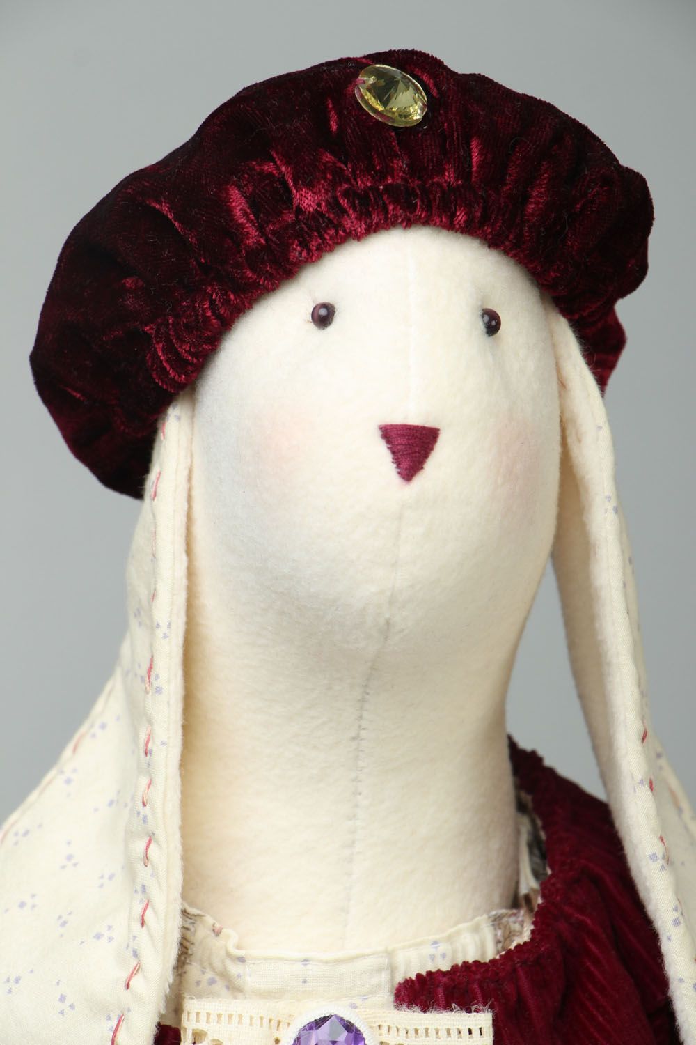 Kuscheltier Hase mit Baskenmütze foto 2