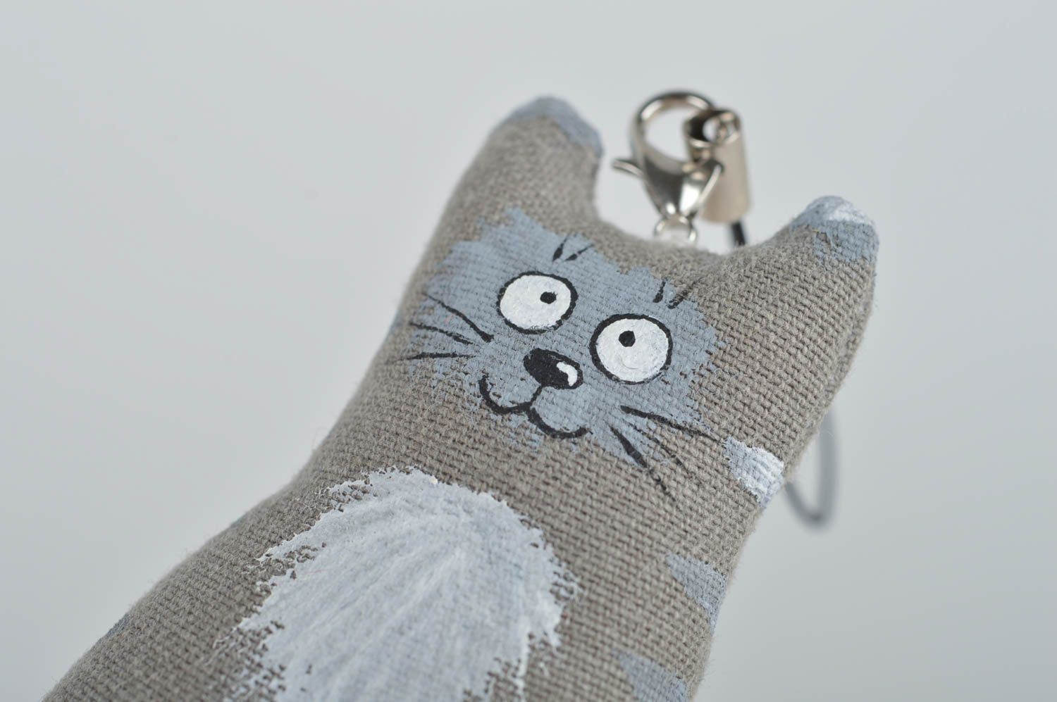 Брелок для ключей подарок ручной работы аксессуар для телефона серый кот фото 3