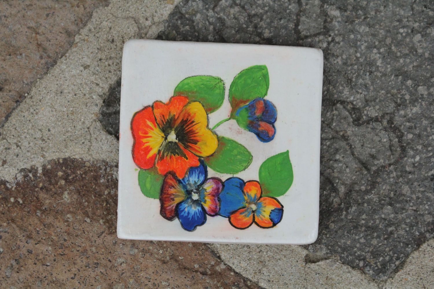 Imã de cerâmica feito à mão para frigorífico Flores foto 1