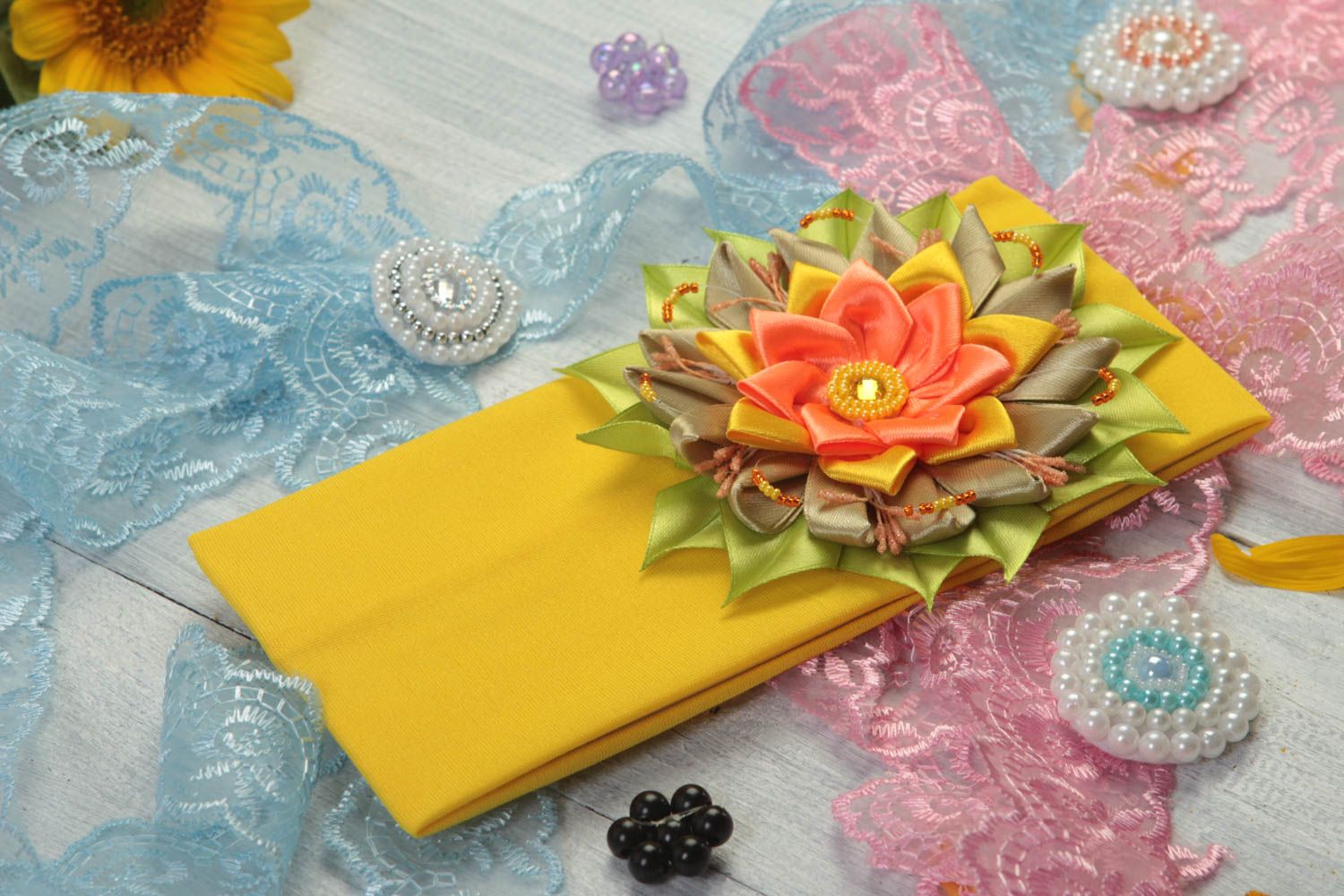 Желтая повязка на голову с цветком хенд мейд для маленьких принцесс подарок фото 1