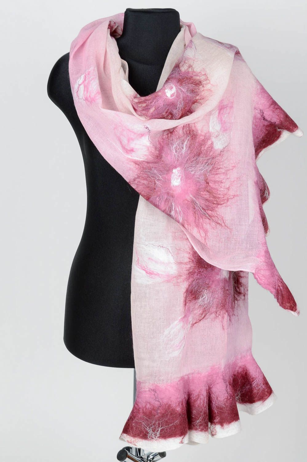 Розовый шарф в технике валяния из шерсти льна и шерсти ручной работы красивый фото 1