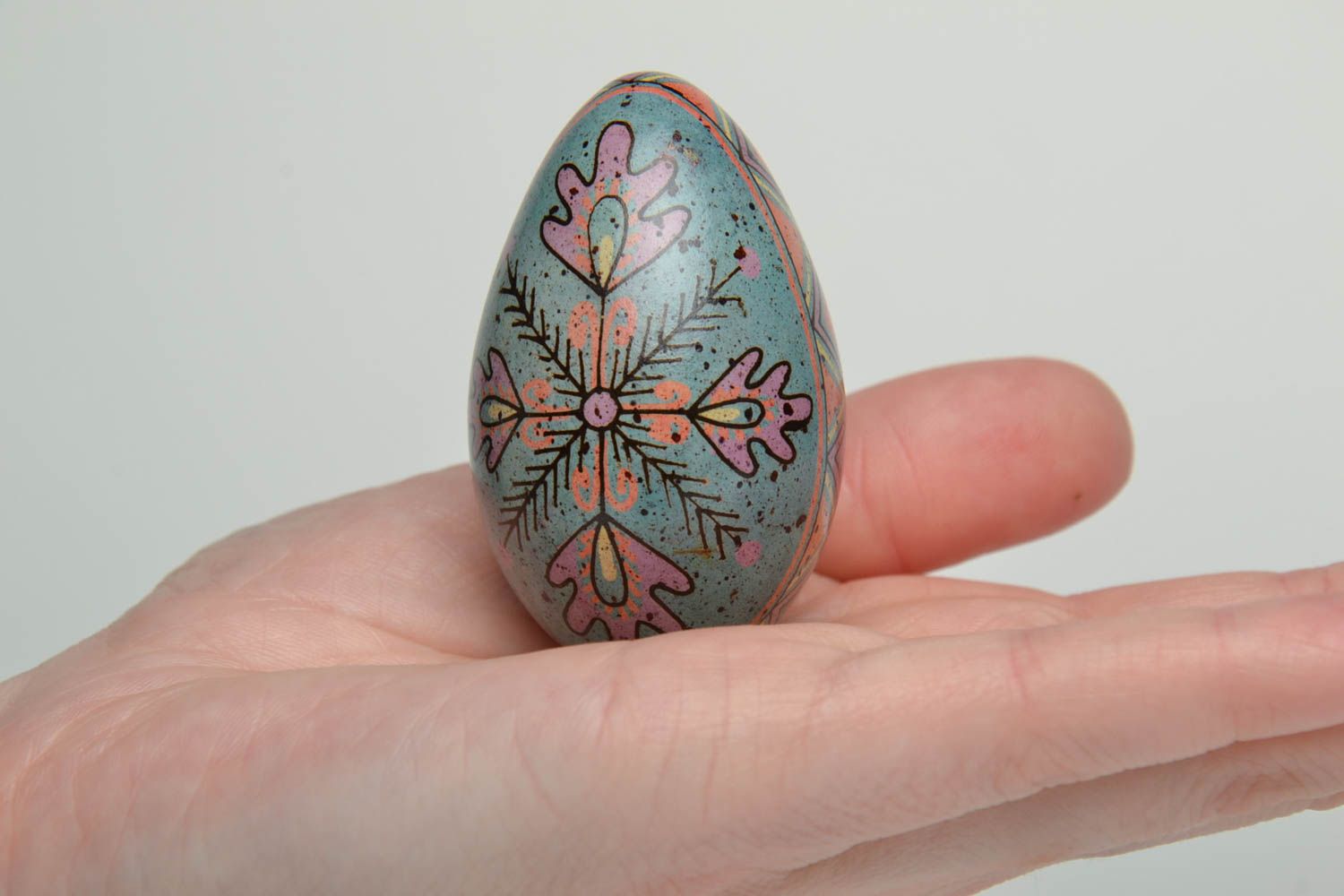 Oeuf de Pâques décoratif fait main original avec ornement traditionnel photo 5