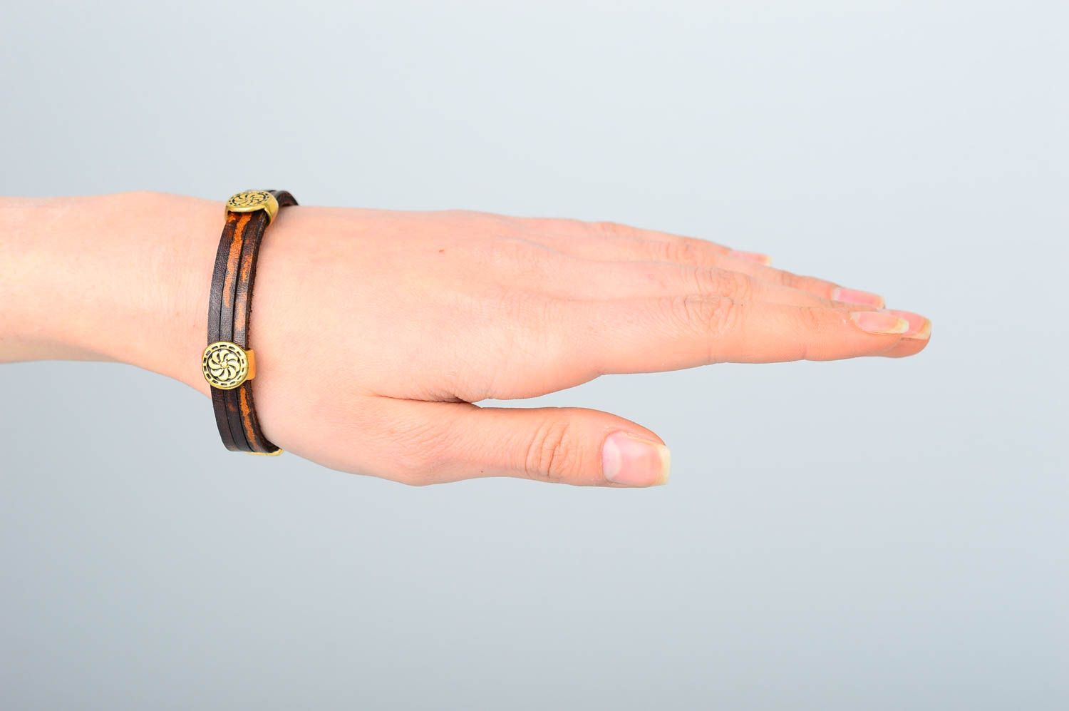 Кожаный браслет хэнд мэйд браслет на руку оригинальный украшение из кожи фото 2