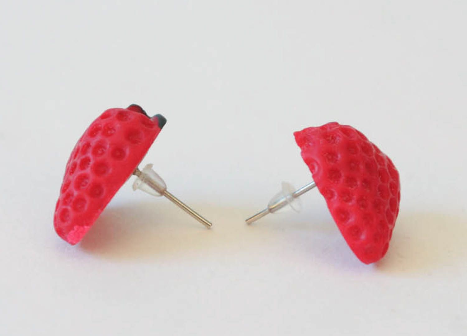 Ohrringe mit Erdbeeren aus Polymerton foto 4