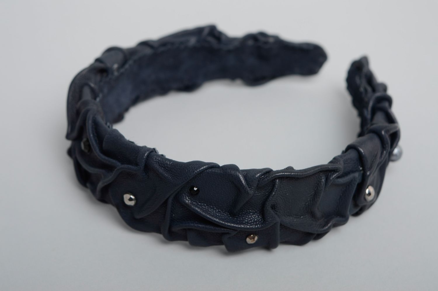 Stylish black leather headband photo 1