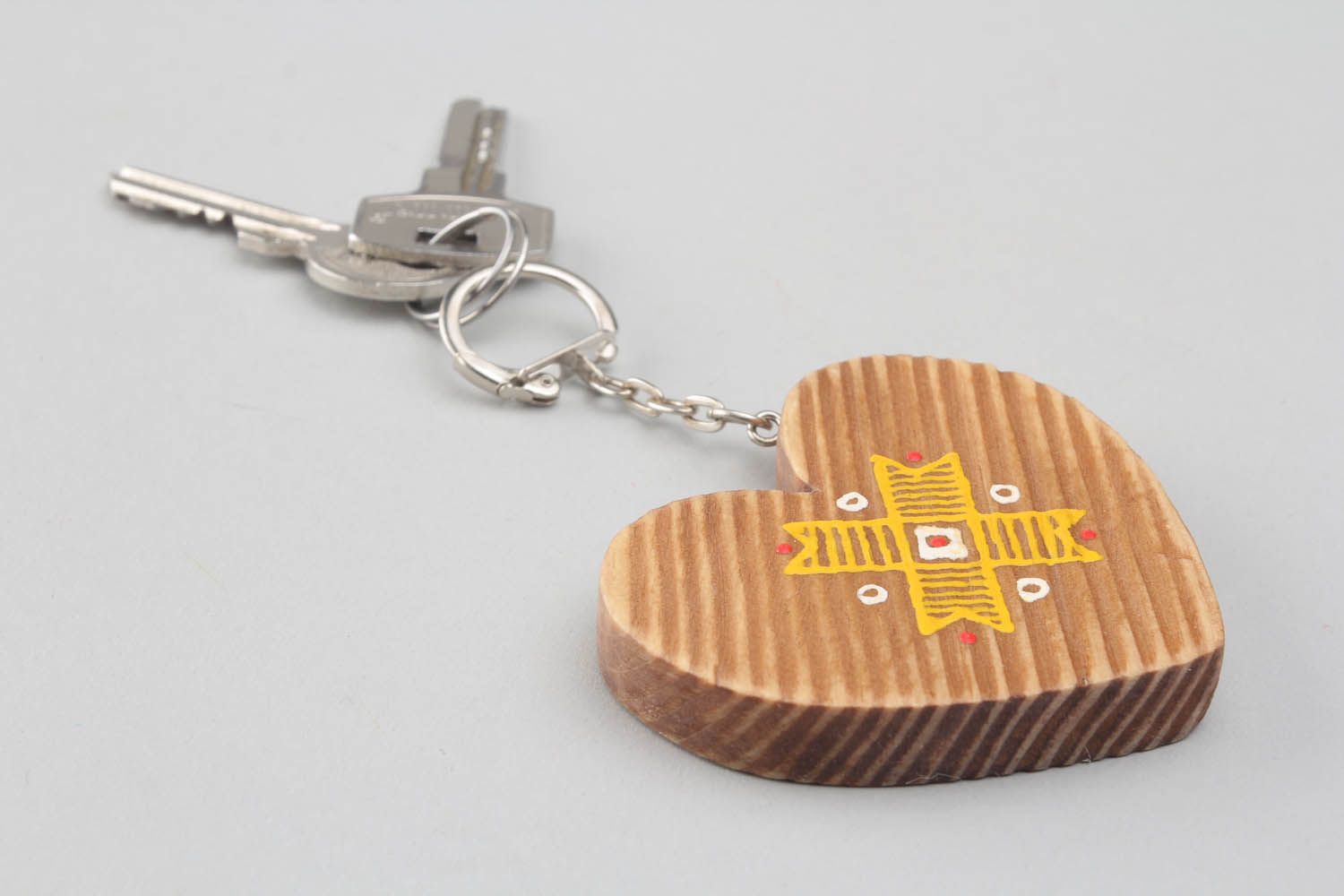 Porte-clés cœur en bois fait main  photo 1