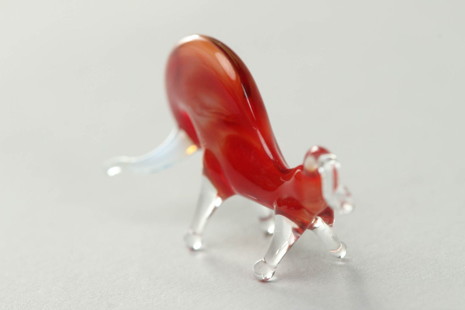 Figura de cristal en técnica de lampwork Búfalo rojo foto 3