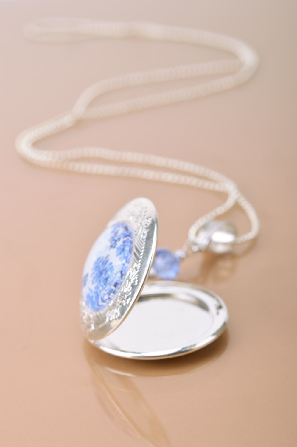 Pendentif métallique avec imprimé et perle fantaisie fait main médaillon bleu photo 5
