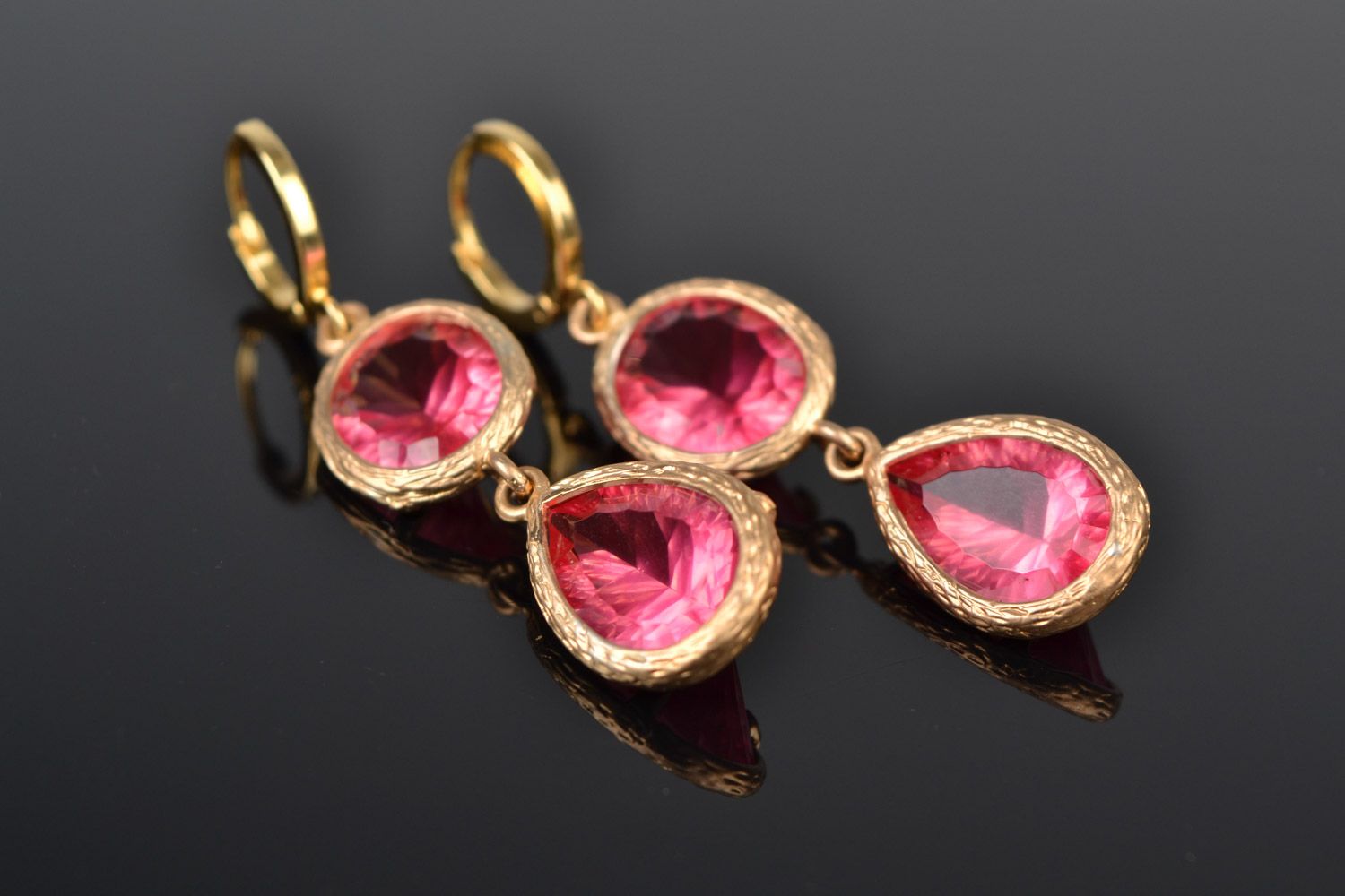 Handmade elegant long earrings with pink glass beads photo 4